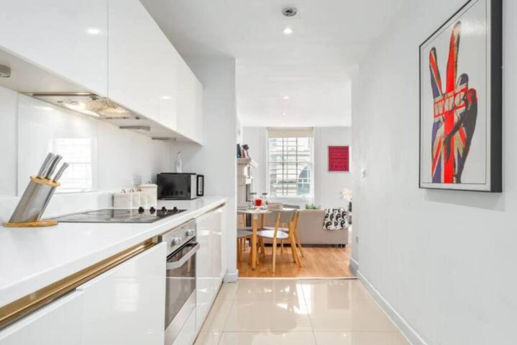 3 Bedroom Flat In Haymarket London Sleeps 14 Hy1 Экстерьер фото