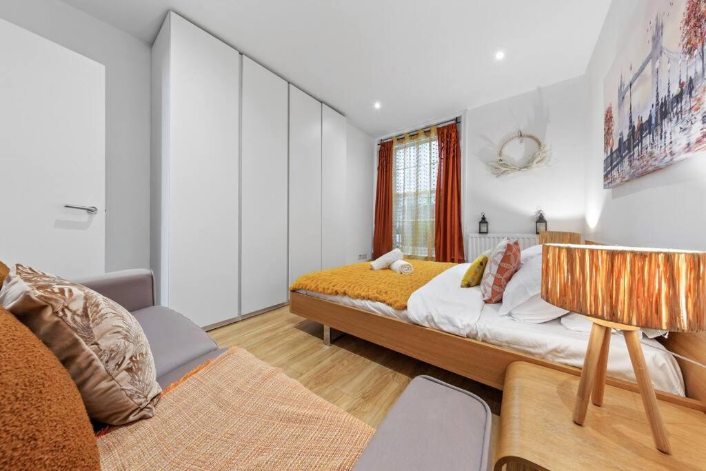 3 Bedroom Flat In Haymarket London Sleeps 14 Hy1 Экстерьер фото