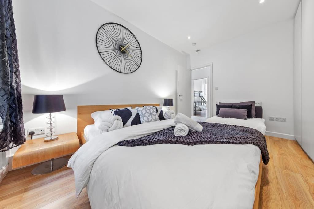 3 Bedroom Flat In Haymarket London Sleeps 14 Hy1 Экстерьер фото