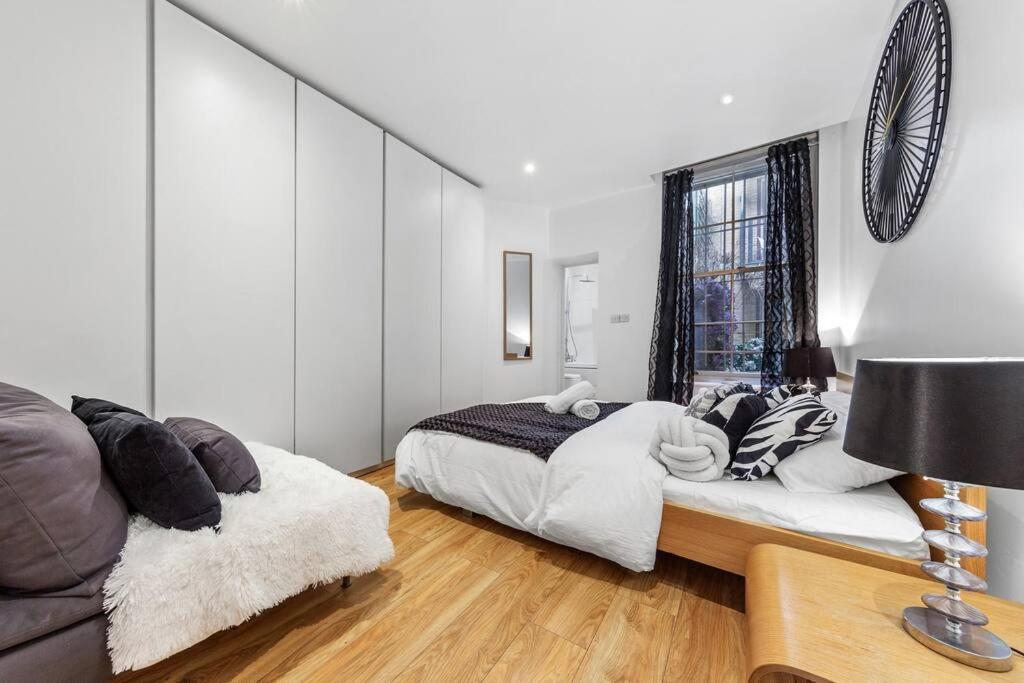 3 Bedroom Flat In Haymarket London Sleeps 14 Hy1 Экстерьер фото