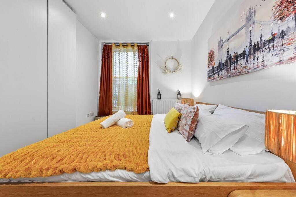 3 Bedroom Flat In Haymarket London Sleeps 14 Hy1 Экстерьер фото